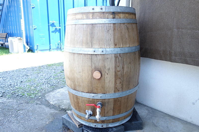 勝沼のワインの樽職人さんから樽(ボルドー産）を調達。蛇口はITALY製（－20度まで対応）